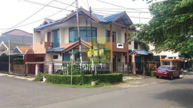 Rumah Indah di Bintaro Sektor I Tampak Depan.jpg