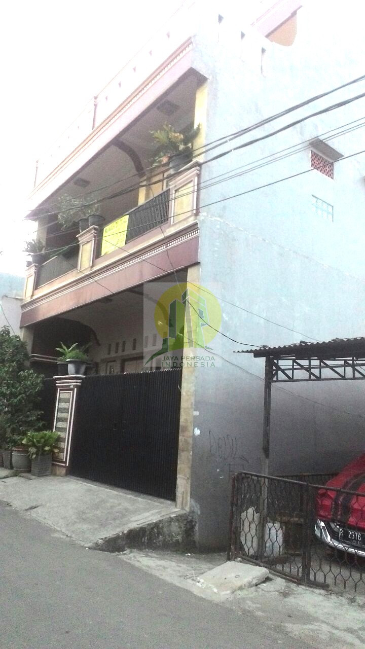 Tampak Samping Rumah dijual di Jatinegara.jpg