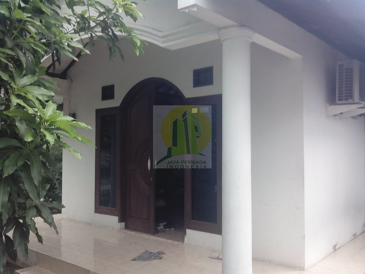 Selasar depan rumah dijual di ciledug.jpg