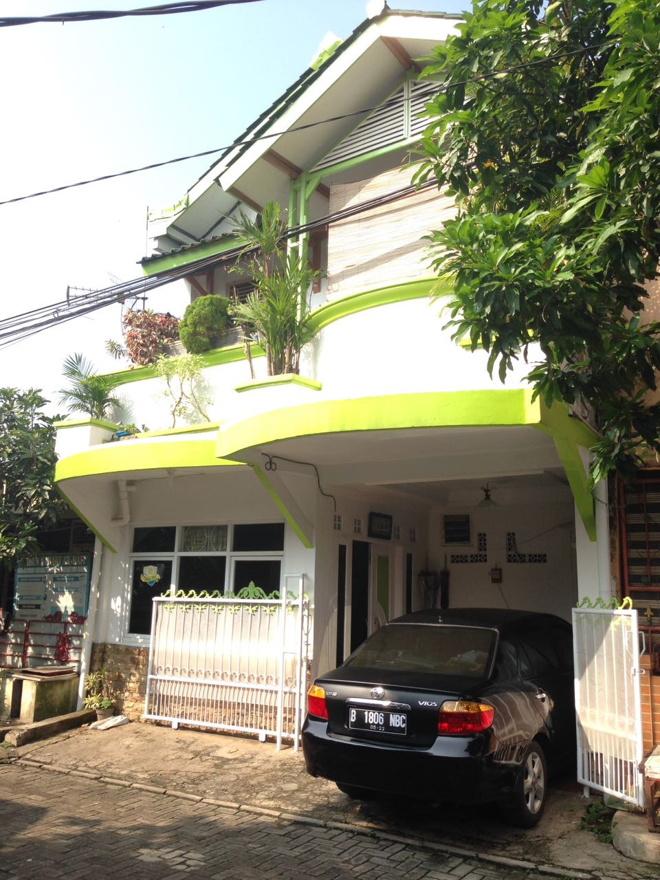 Rumah Minimalis di Binong Permai Karawaci Tangerang.jpeg