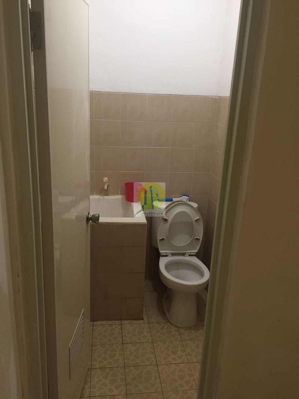 Kamar Mandi Rumah Minimalis Cantik di Villa Taman Melati Depok.jpg