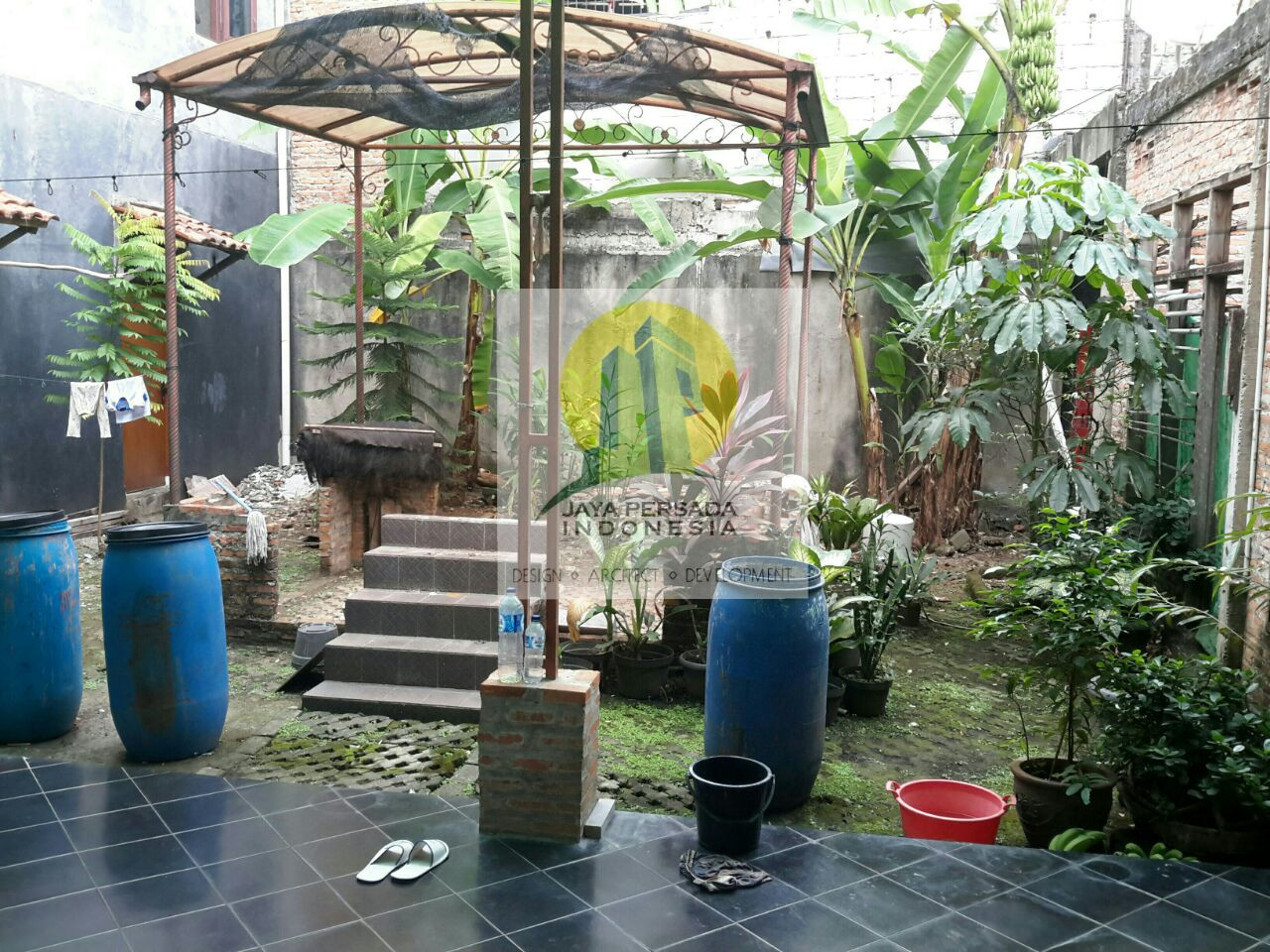 Bagian Belakang Rumah Mewah Siap Huni di Cipadu Tangerang Banten.jpeg