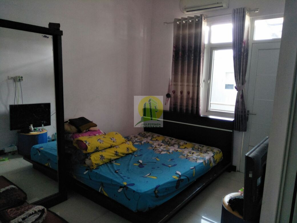 Kamar Tidur Utama Rumah Asri dan Nyaman di Bogor