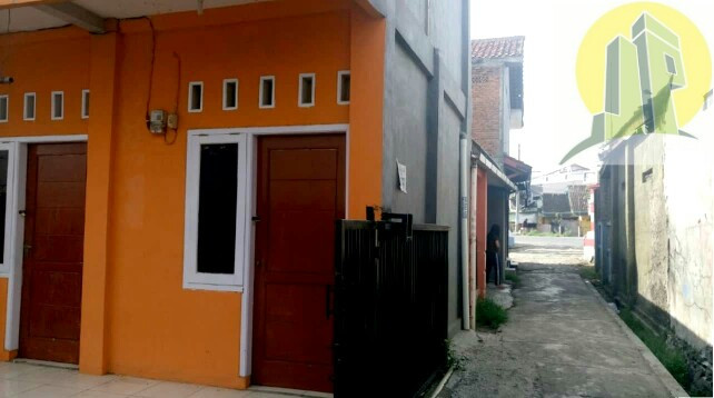 Rumah kontrakan 9 pintu, Karawang