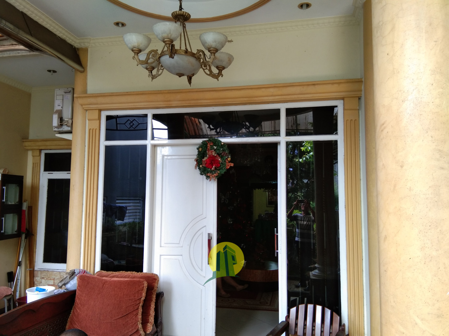 teras Rumah mewah lokasi Strategis di Rangkapan Jaya