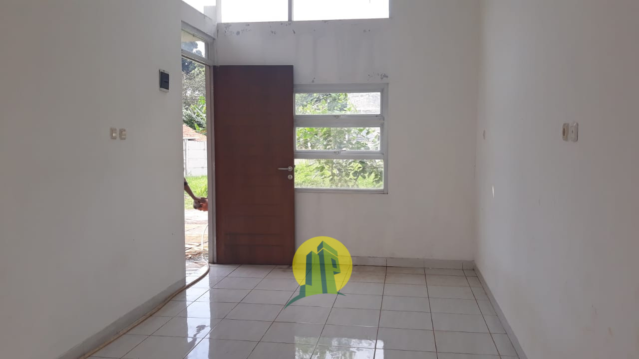 HUNIAN MODERN GREEN CONCEPT TROPICAL GARDEN di Jatiwarna Bekasi