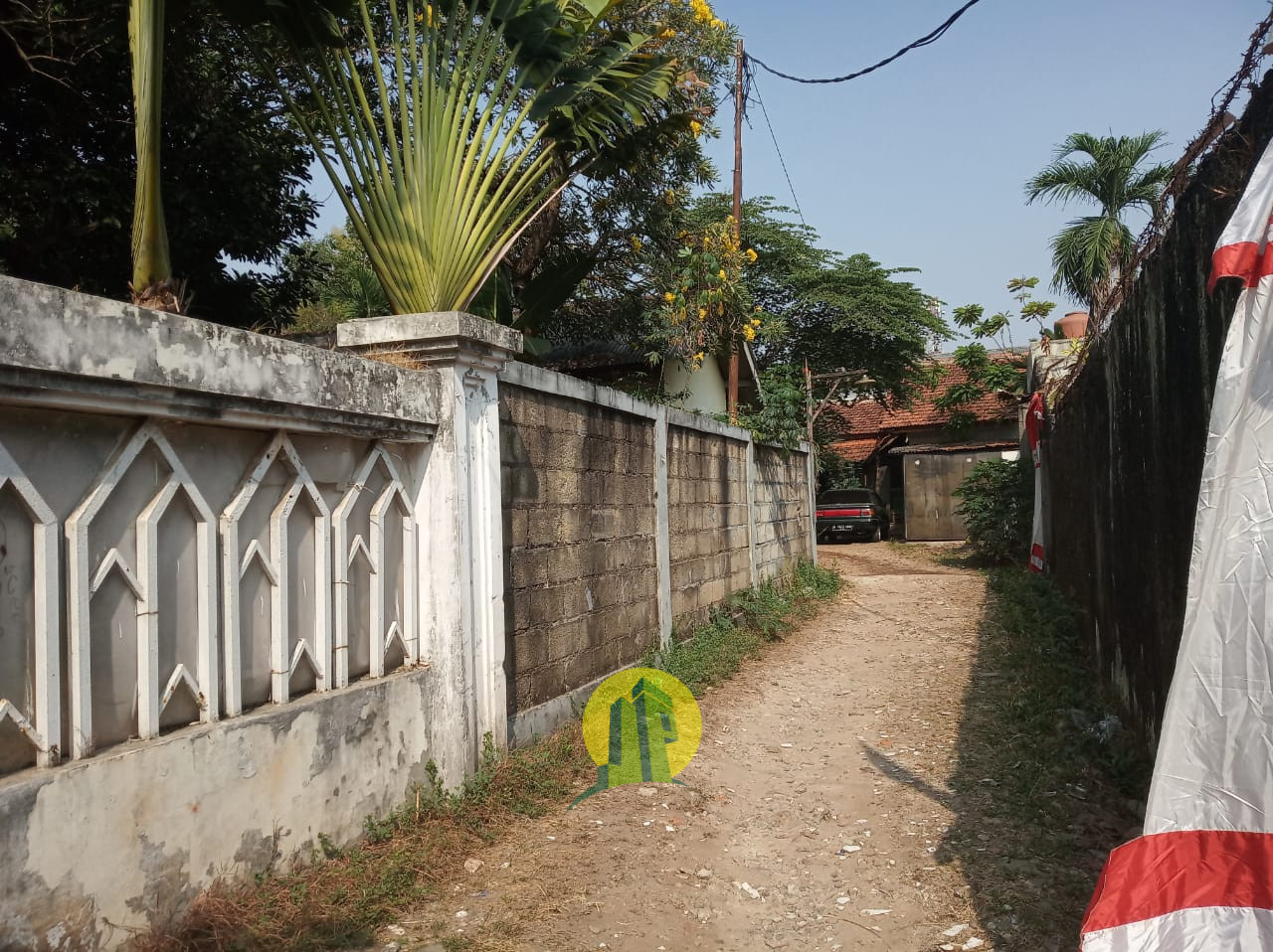 Tanah dan Bangunan cireundeu