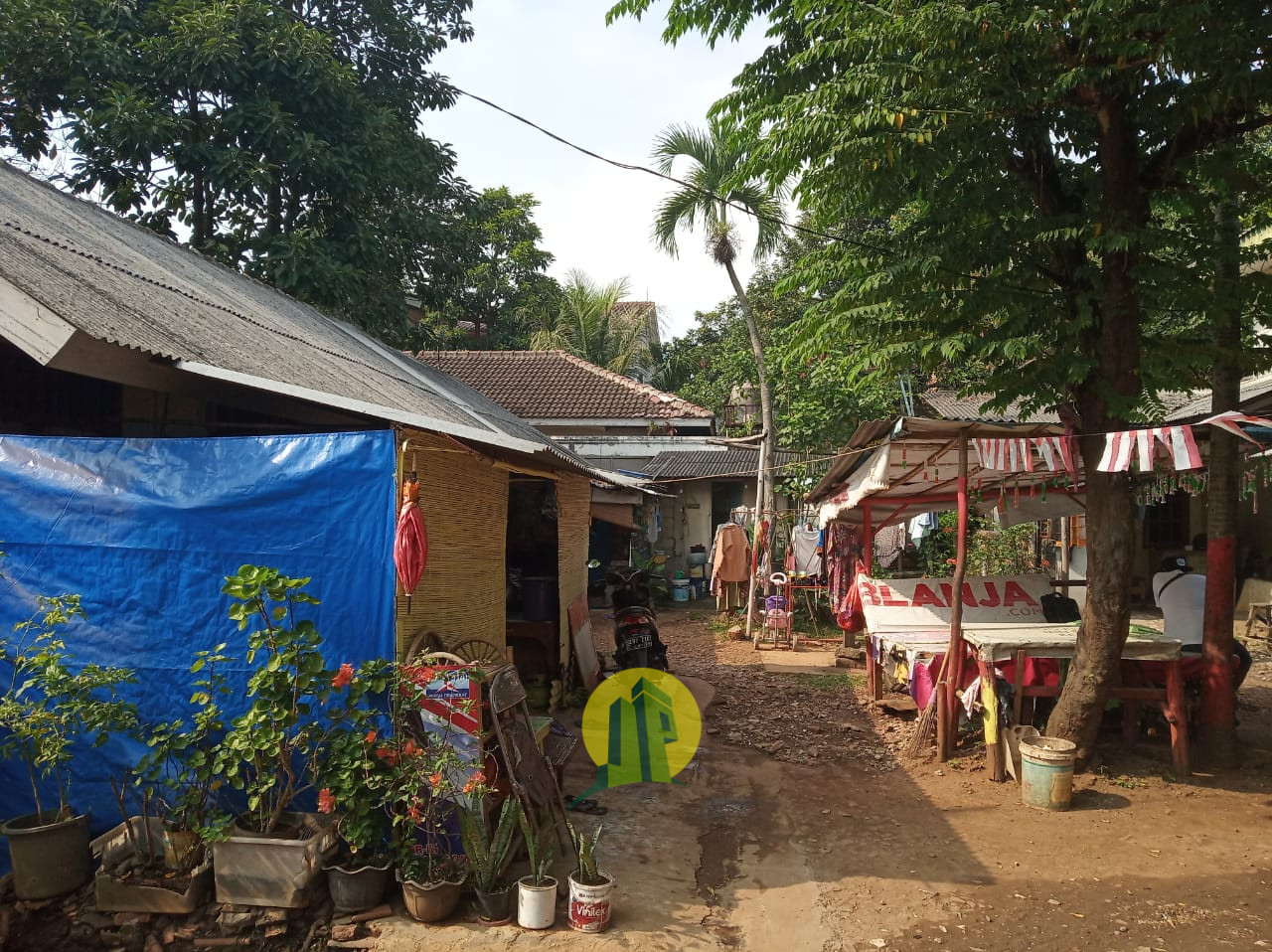 Tanah dan Bangunan cireundeu