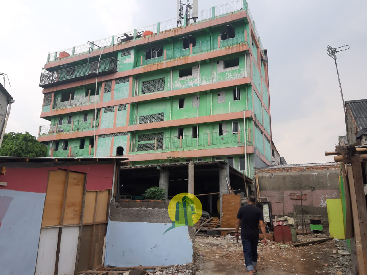 Dijual Gedung 6 Lantai eks-kampus di Bintara Bekasi