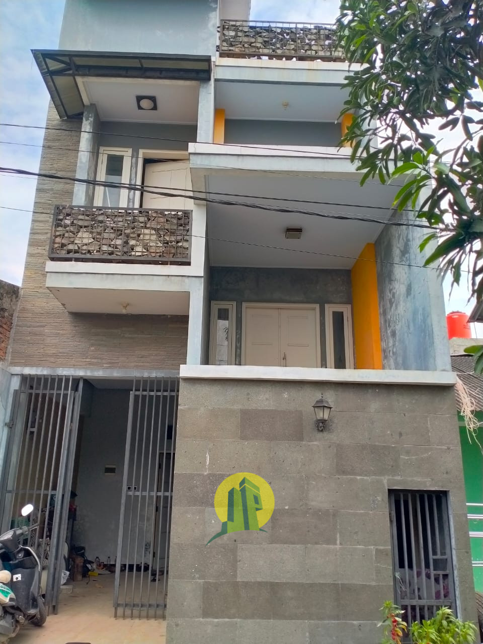 Rumah 3 lantai di Serang Banten.jpeg