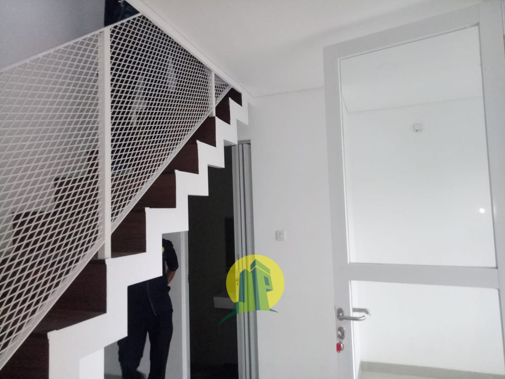 tangga menuju lantai 2