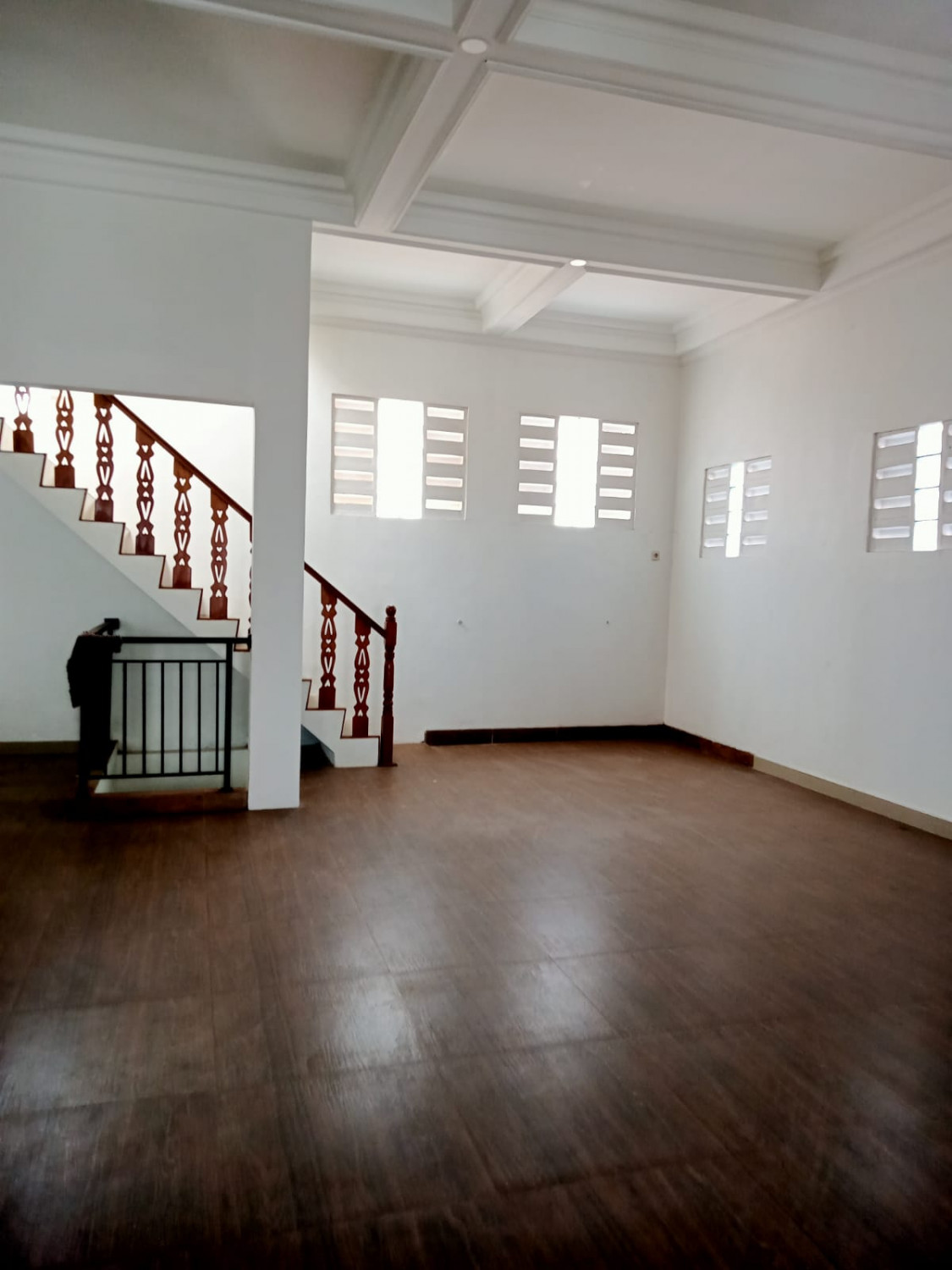 tangga rmh baru mewah.jpeg