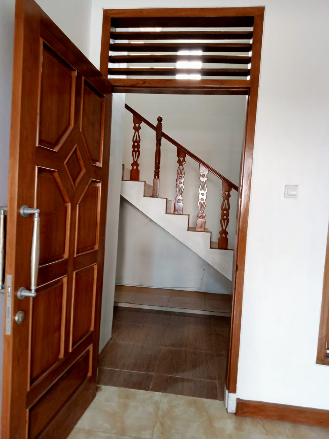 tangga rmh baru mewah mustika jaya.jpeg