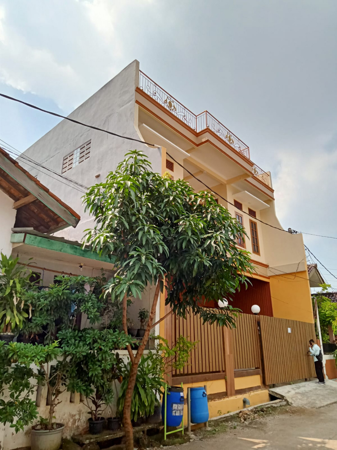 tampak samp kanan rmh mewah baru.jpeg