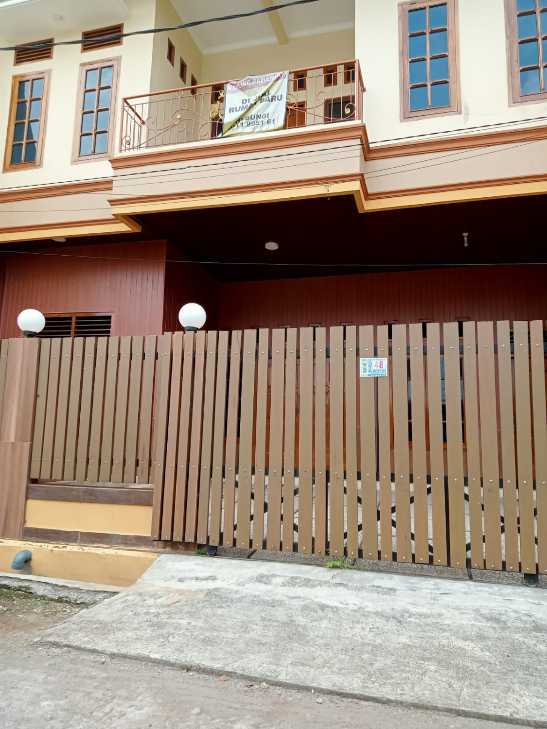 tmpk depan rmh mewah baru.jpeg