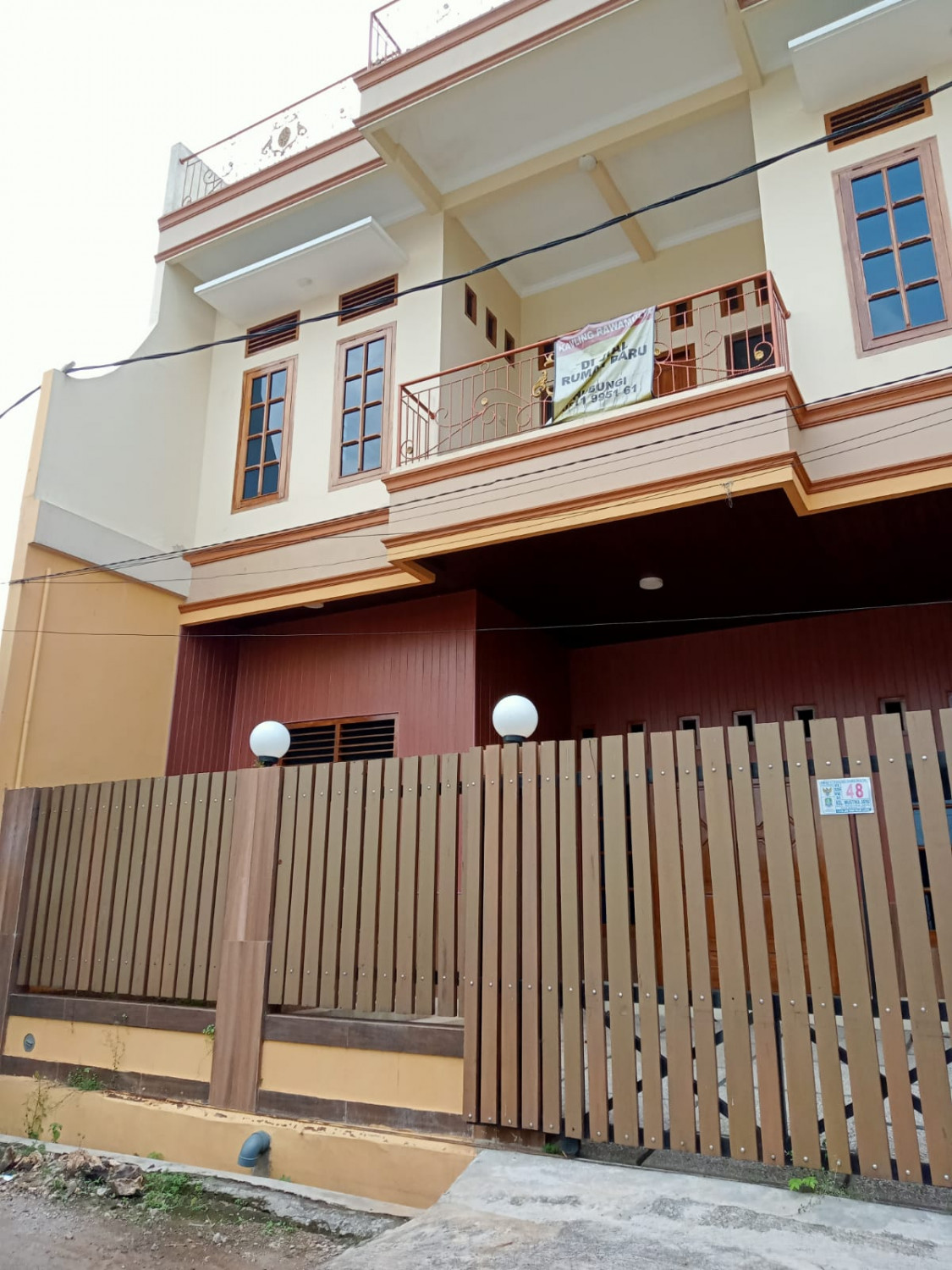 tampak dpn rmh baru mewah.jpeg