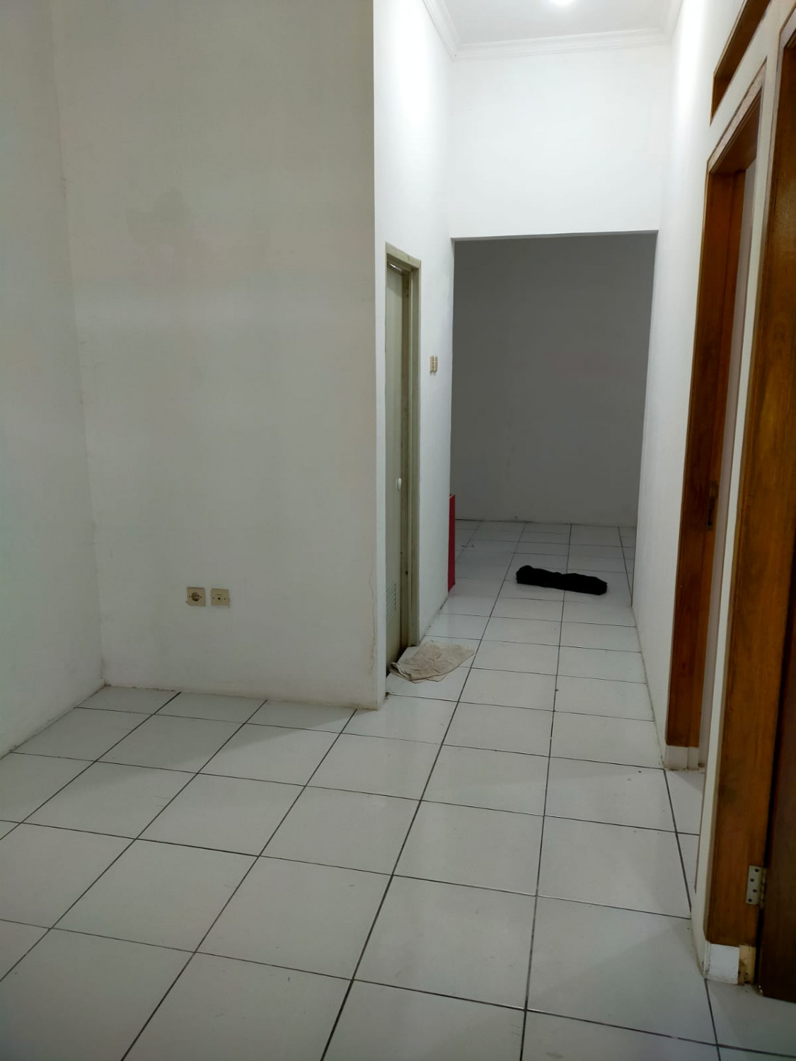 ruang tamu rmh siap huni di villa gading harapan.jpeg