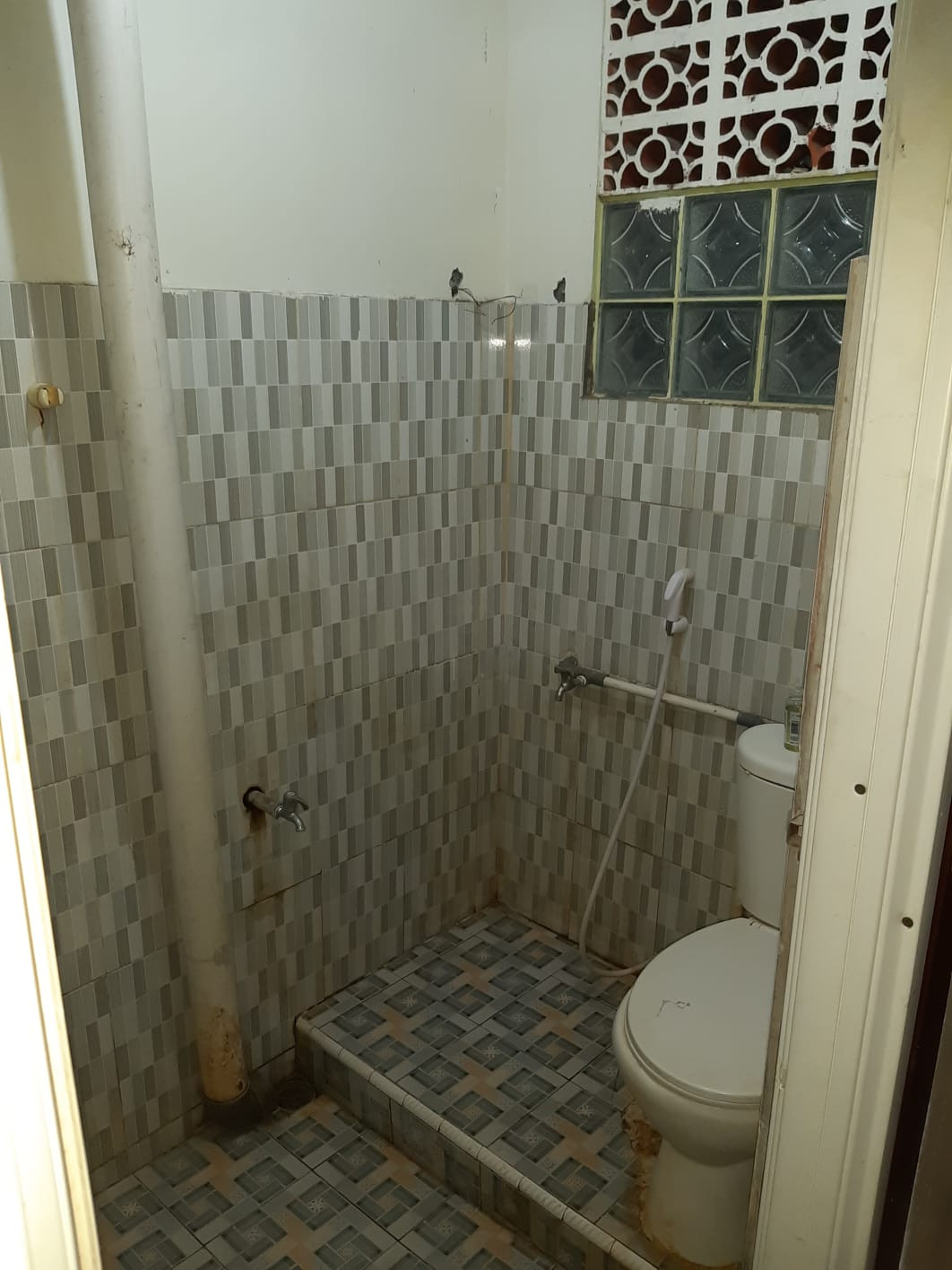 toilet rmh 1,5 lt di bintara.jpeg