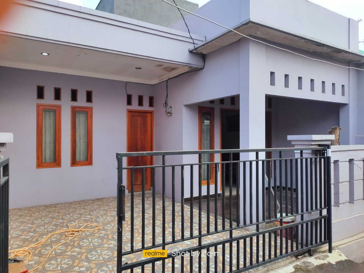 tampak depan rmh minimalis&strategis di bintara.jpeg