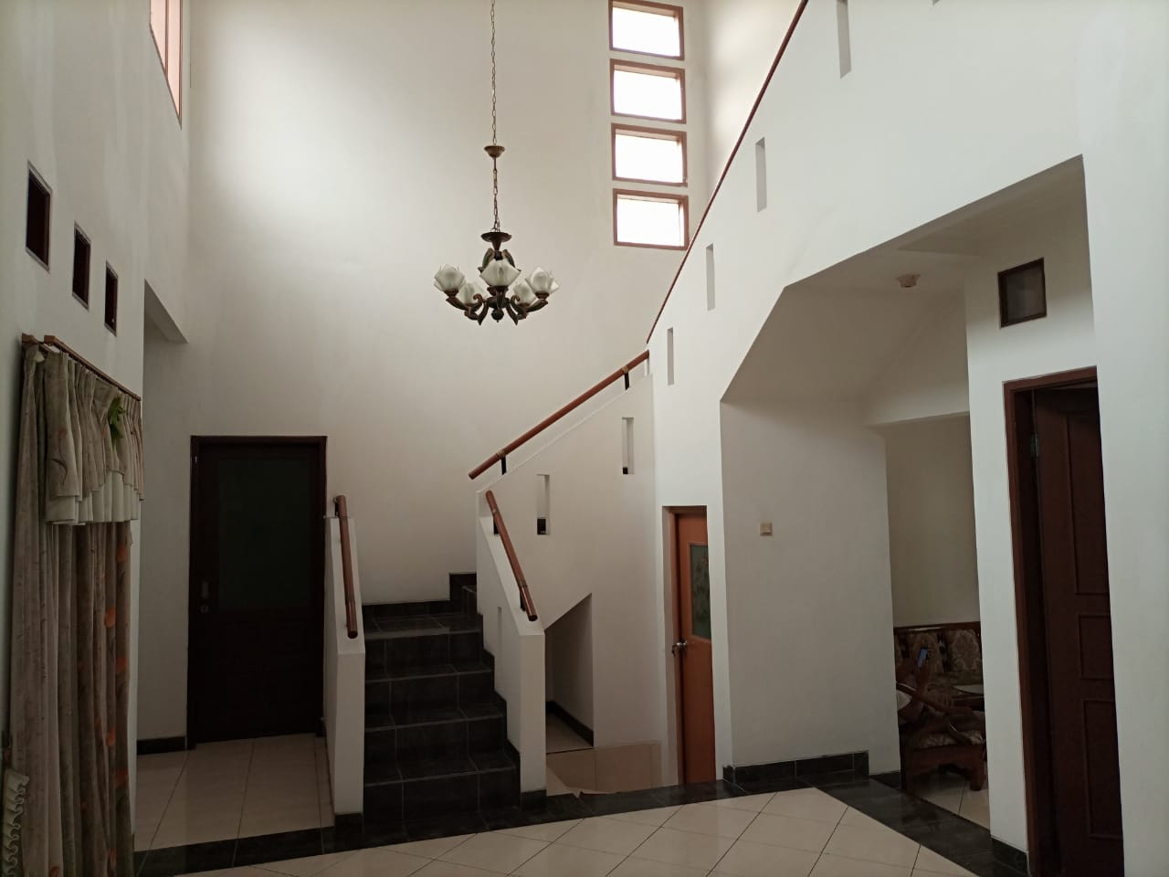 tangga rmh second di kemang pratama pekayon bekasi.jpeg