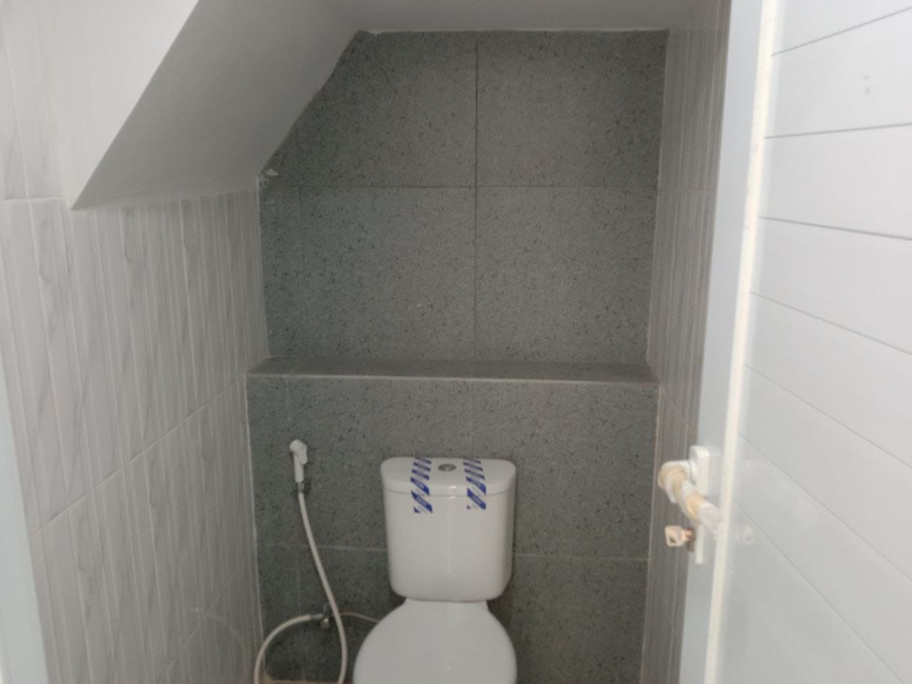 toilet rmh syariah 2lt di jatiasih bekasi.jpeg