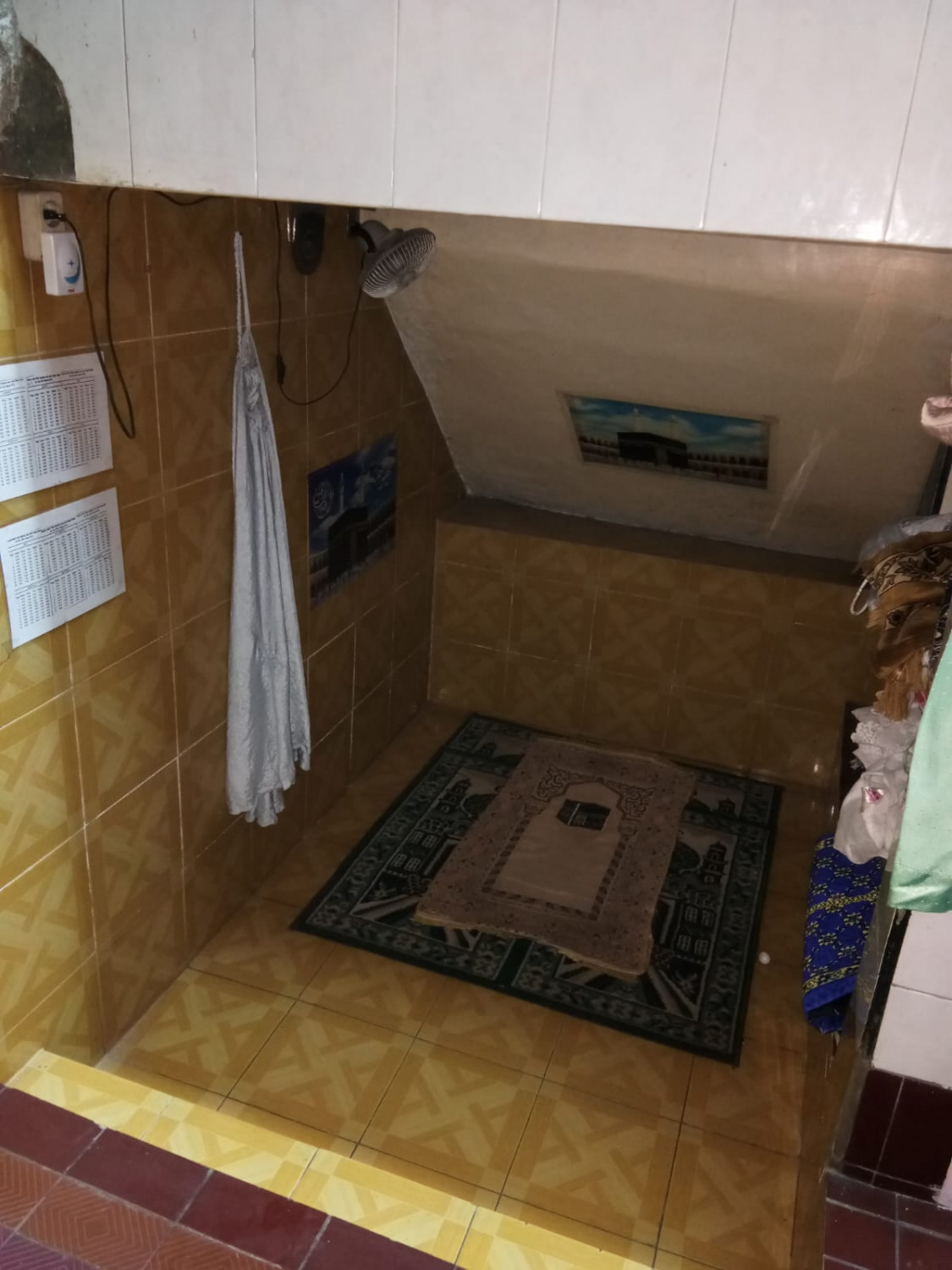ruang sholat rmh second di cipinang besar selatan jaktim.jpeg
