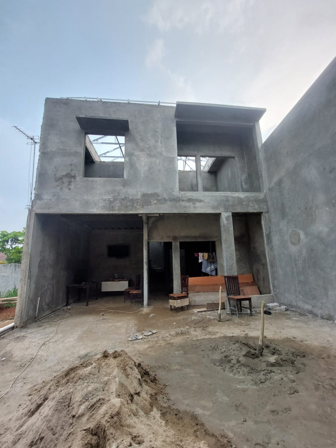 rmh murah konsep bali tropis di jatirasa.jpeg