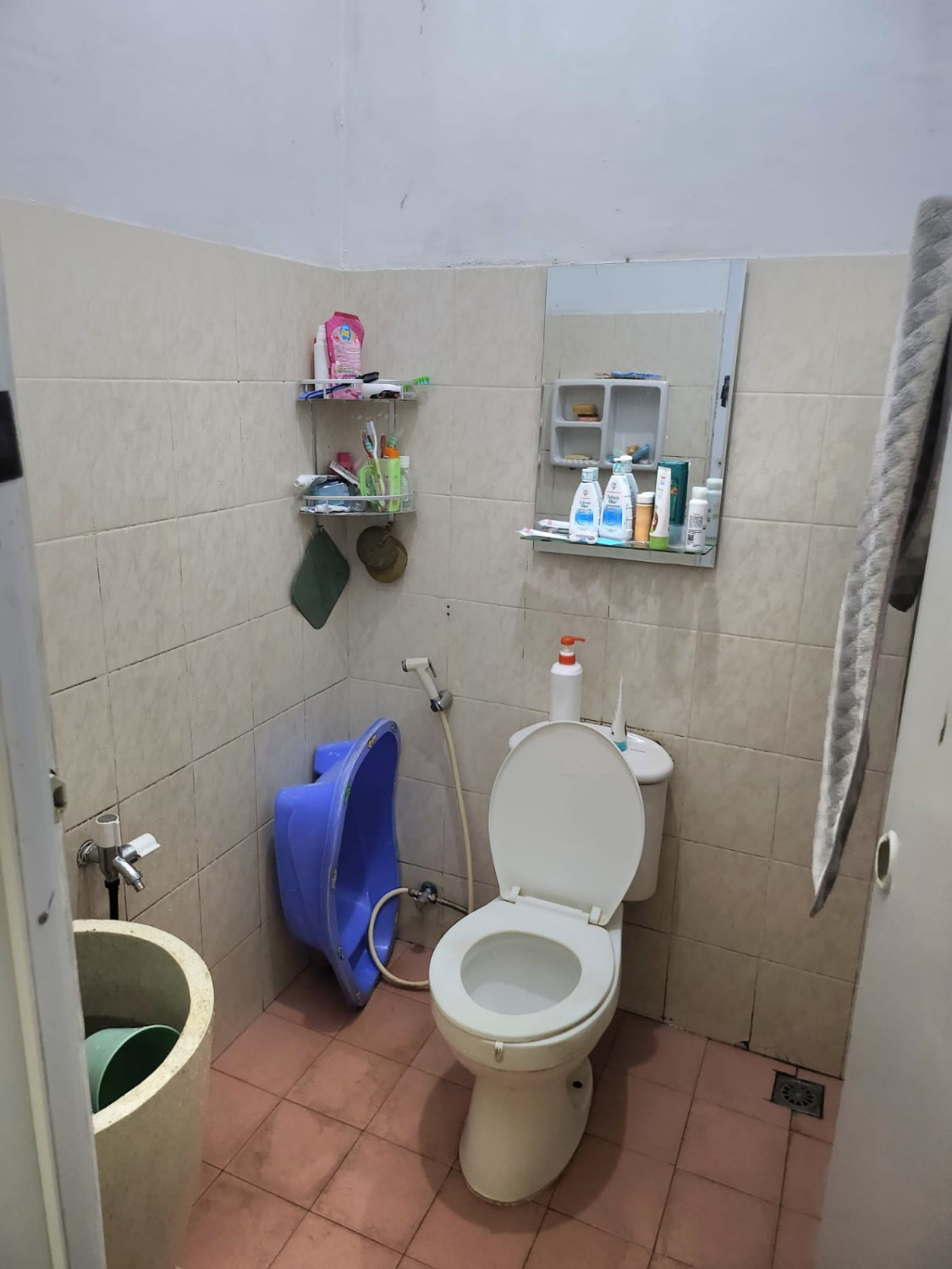 Toilet rumah selangkah ke pintu tol jatiasih.jpeg